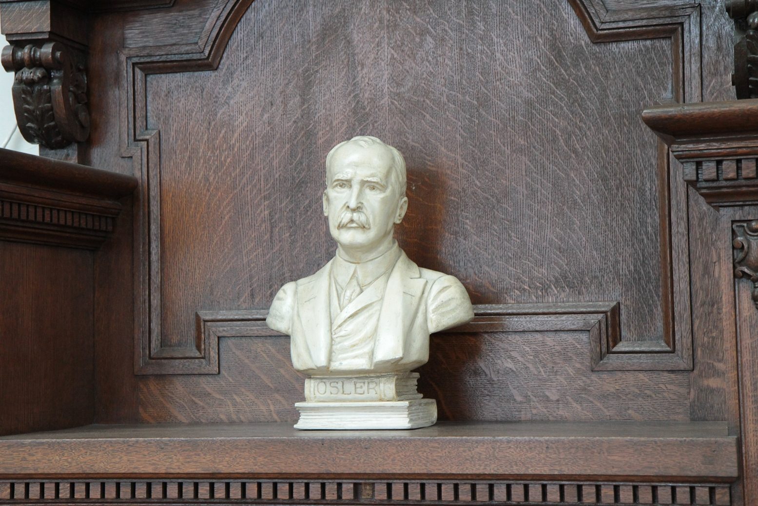 William Osler bust, Stratchona Building, McGill University, Montreal - 02.JPG